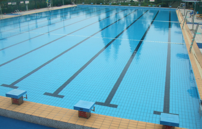 游泳池尿素超標，還敢游嗎？不合格泳池清單公布